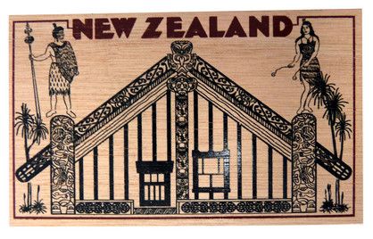 POSTCARD WOODEN MAORI MEETING HOUSE