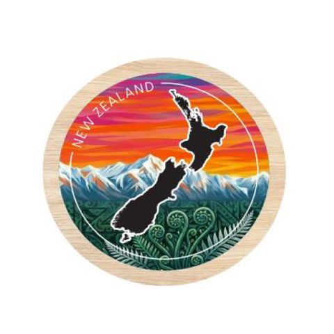 *MAGNET NZ MOUNTAINS & MAP ROUND WOODEN 70 MM