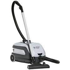 NILFISK VP600 VACUUM CLEANER (REWINDABLE CORD)