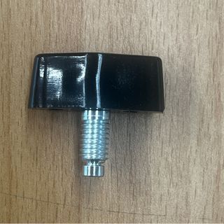 Blade clamp thumb screw