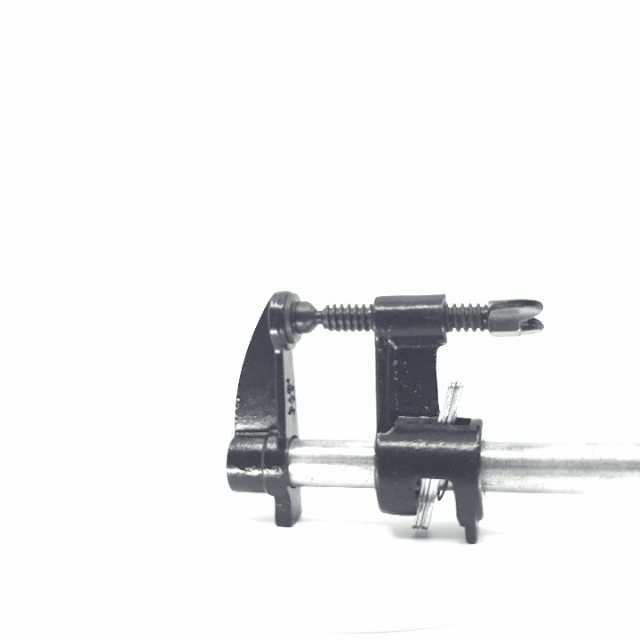 Pipe Clamp - Suits 3/4 Threaded Pipe  Deep Throat (63mm) capacity **