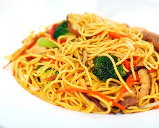 SINGAPORE NOODLES HAKKA FROZEN x 1kg (12)