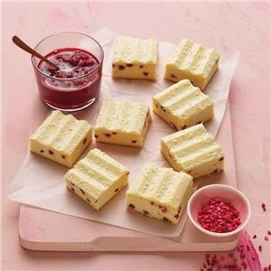 SLEE WHITE CHOC RASPBERRY CAKE TRAY x 2kg (4)