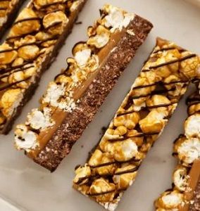 TOFFEE POPCORN SLICE PRE CUT SBAKER 95G X 20 (8)