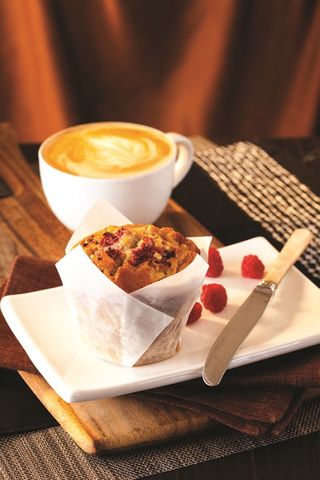 RASPBERRY WHITE CHOC MUFFIN PRIEST 6x150g (4)