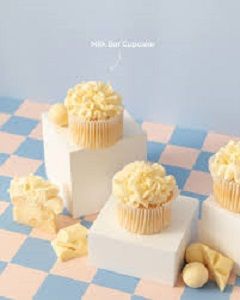 CUPCAKE MILK BAR FILLED PRIEST x 8 (6)