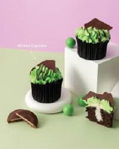 CUPCAKE MINTED FILLED PRIEST x 8 (6)