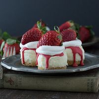 Recipe - No Bake White Chocolate Strawberry Cheesecakes
