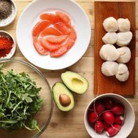 Recipe - Smoked Scallop Salad with Rocket, Grapefruit & Avocado