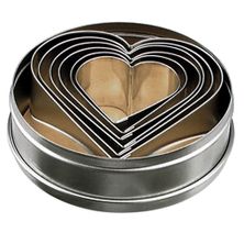 CUTTER SET 6PCE HEARTS 5-9CM TIN,T/KRAFT