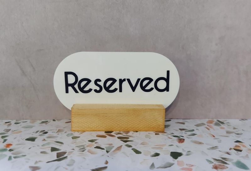 RESERVED SIGN OVAL WHITE W/BASE 100MM