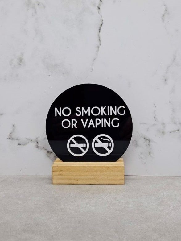 NO SMOKING/VAPING RND BLACK W/BASE 90MM