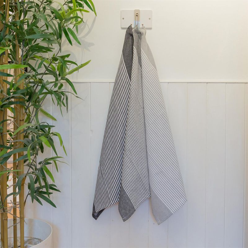 TEATOWEL BLK PINSTRIPE COTTON 70X50CM