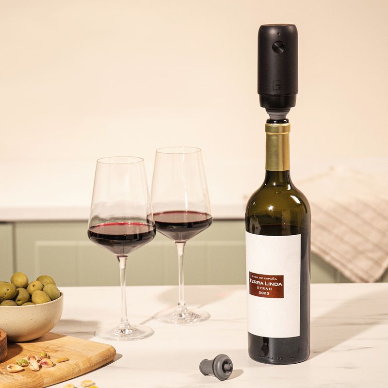 WINE SAVE PUMP ELECTRIC W/2 STOPPERS, VACUVIN