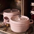 COCOTTE ROUND SORBET ROSE 24CM/3.8LT, STAUB