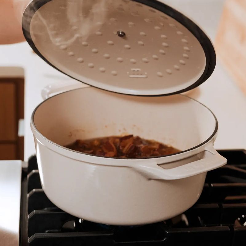 DUTCH OVEN RND 4.75LTR/5.5QT ENAMELED C/IRON A/WHITE MADE IN