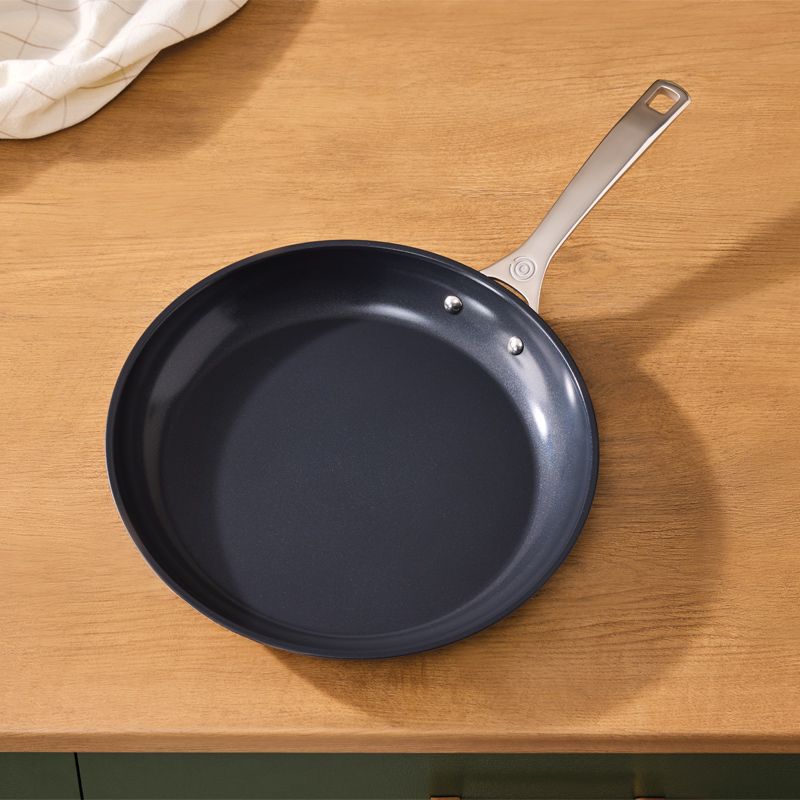 FRYPAN SHALLOW N/S CERAMIC 30CM, LE CREUSET