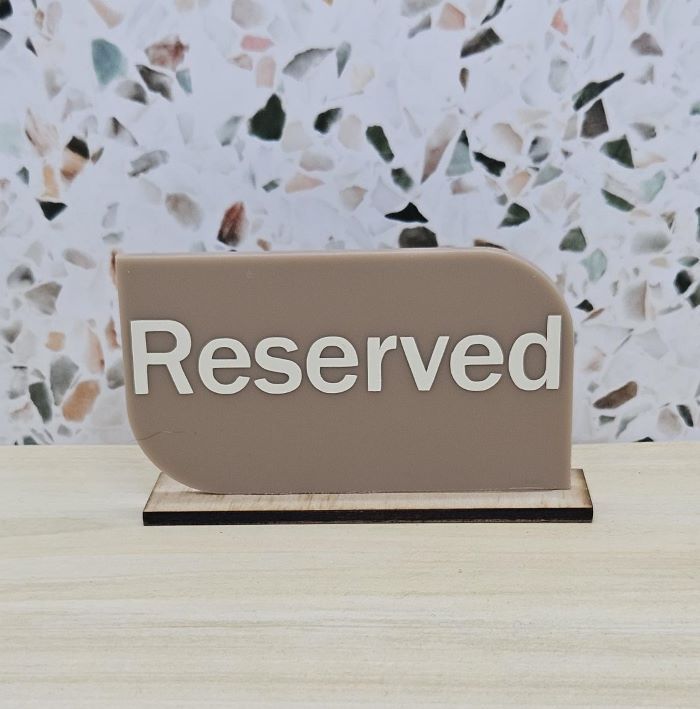 RESERVED SIGN SLANTED RECT BROWN W/BASE 90X50MM