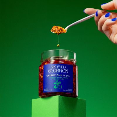 CRISPY CHILLI EXTRA VIRGIN OLIVE OIL 212ML SIX EYED SCORPION