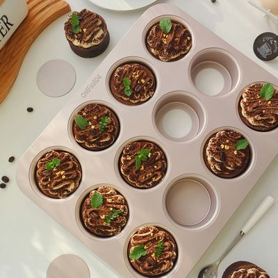 MUFFIN PAN ENGLISH 12 CUP L/BASE, CHEFMADE