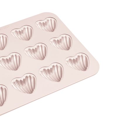 MADELINE PAN HEART 12 CUP, CHEFMADE