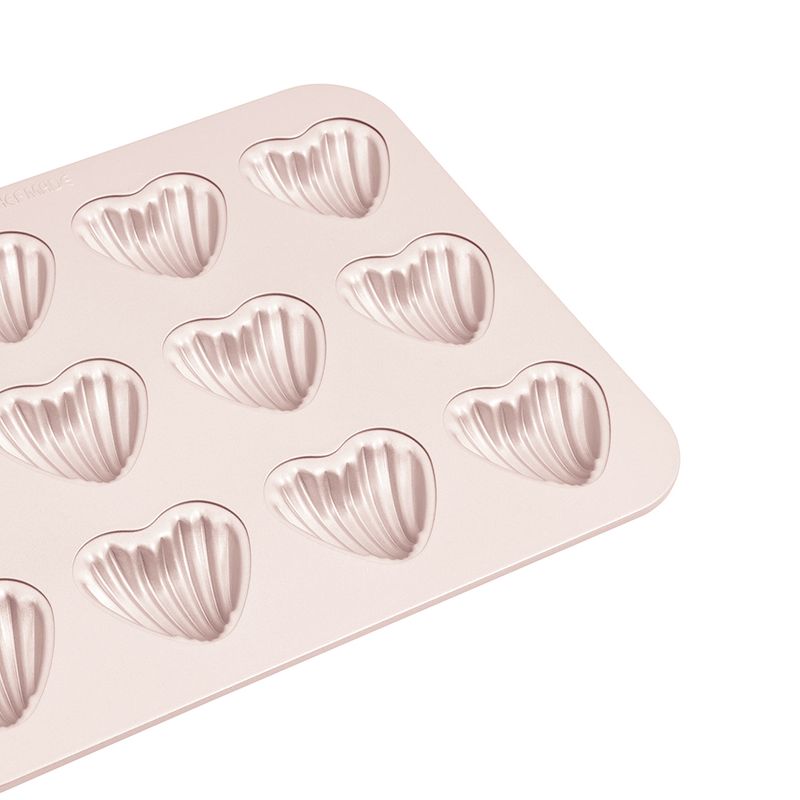 MADELINE PAN HEART 12 CUP, CHEFMADE