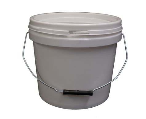 WHITE BUCKET WITH LID