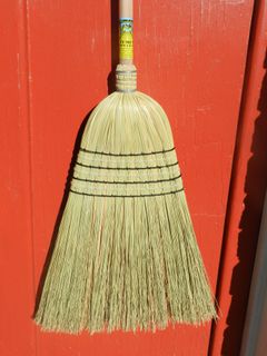 TUMUT 7-TIE WOOLSHED BROOM (OUTDOOR)