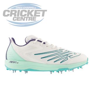 New balance hotsell spikes cricket shoes