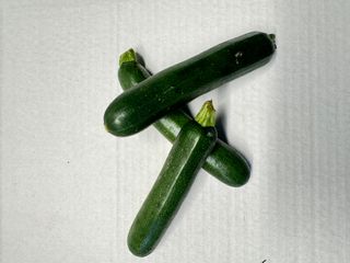 ZUCCHINIS LOOSE - LOCALLY GROWN