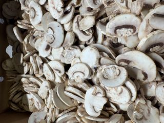 MUSHROOMS BUTTON  SLICED (2KG CARTON)
