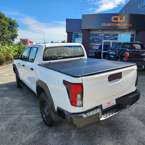 Hilux 2026+ Hard Tri-Fold Lid