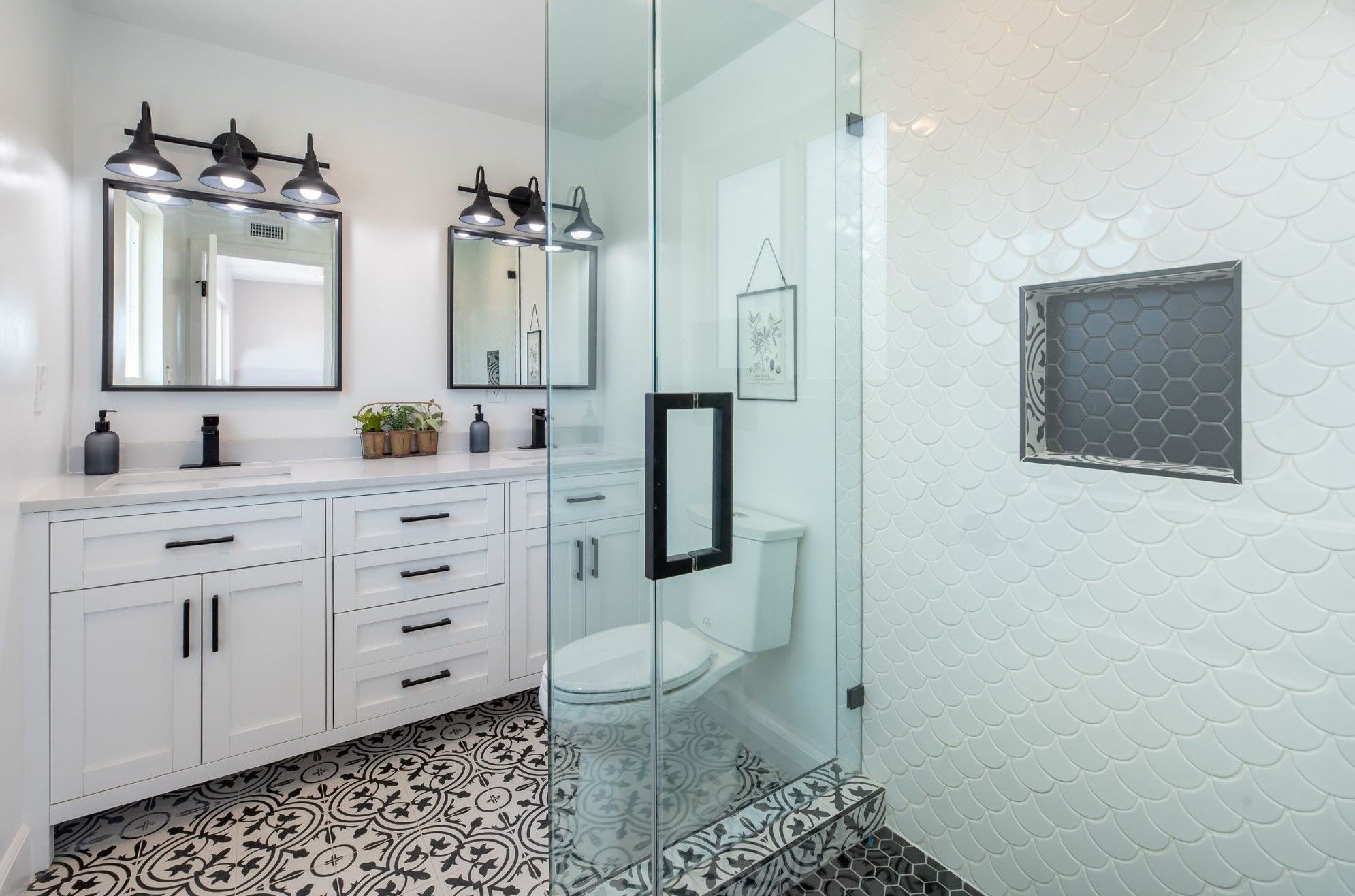 Black trims in white bathroom - use Amark Group tile trims