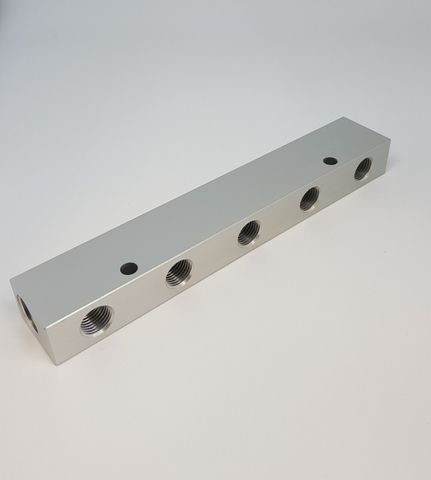 Manifold 4 Outlet 1/4'' 2 Inlet 3/8'' holes both sides 024557