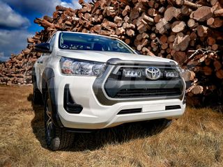 LAZER LIGHTS Toyota Hilux (2021+) - Grille Mount Kit (includes: 2x Triple-R 750 (Gen2), 1x Grille Mo