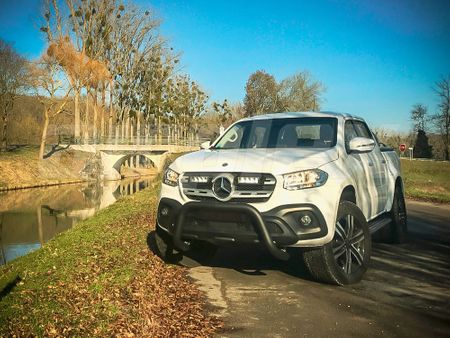 LAZER LIGHTS Mercedes X-Class (2017-2020) - Grille Mount Kit (includes: 2x Triple-R 750 Elite (Gen2)