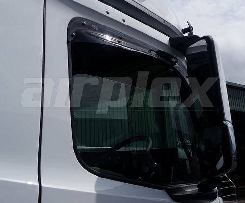 WEATHERSHIELD - LARGE - LIGHT TINT - FRONT RIGHT SIDE