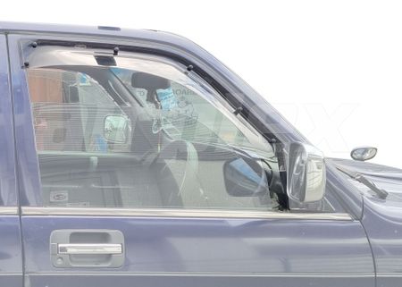 WEATHERSHIELD - MEDIUM - LIGHT TINT - FRONT RIGHT SIDE