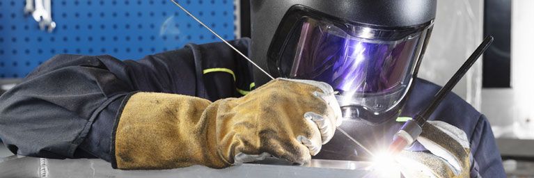 How Do Auto-Darkening Welding Helmets Work | Alphaweld