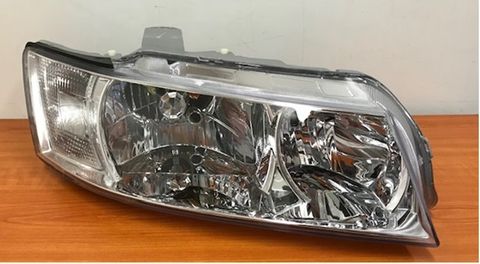 HEAD LAMP - EXEC/ACCLAIM/LUMINA CHR RH