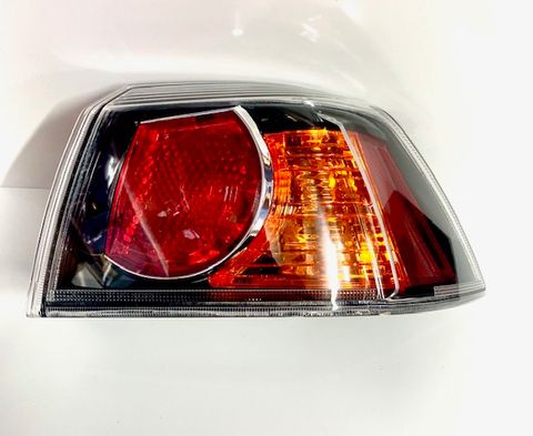 LAMP - TAIL RH SDN  BLACK TYPE