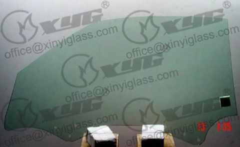 LH FRONT DOOR GLASS GREEN