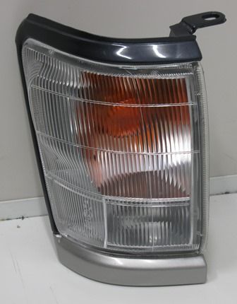 LAMP - IND CORNER GREY TRIM RN167 RH 4WD