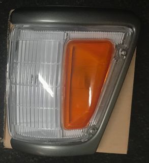 LAMP -  CRN CLEAR/AMB GREY EARLY 4WD LH