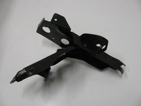 BRACKET - BUMPER FRONT R/H