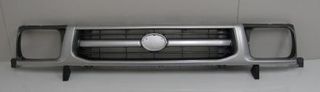 GRILLE - SILVER & GREY RN167 4WD (97-01)