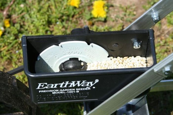 Earthway Precision Garden Seeder 1001-B