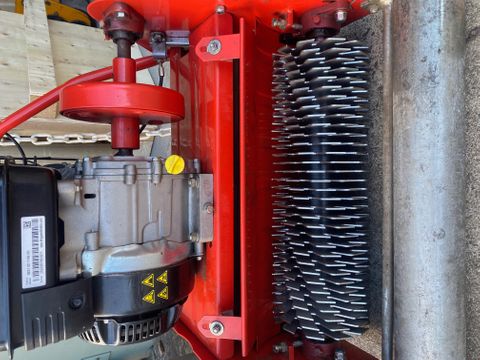 Cox Grooming Reel 20" with Housings