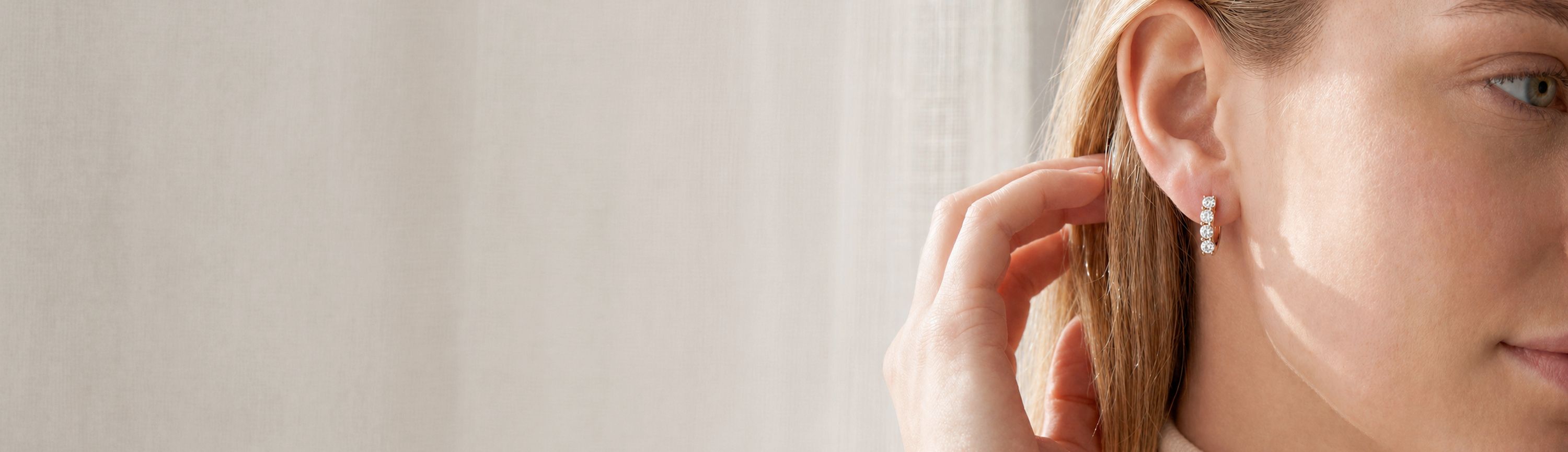 <h2>SHINE BRIGHTER,<br> SPARKLE SMARTER</h2><p>Discover the future of luxury with Biron Laboratory Grown Jewellery.</p><button>BIRON LABORATORY GROWN DIAMONDS</button>