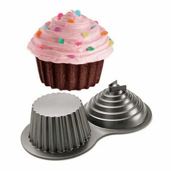 WILTON GIANT CUPCAKE PAN